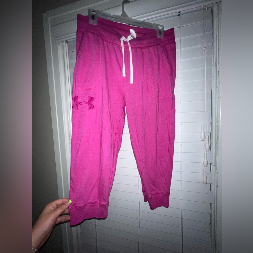 Pink Under Armour Capri-Joggers